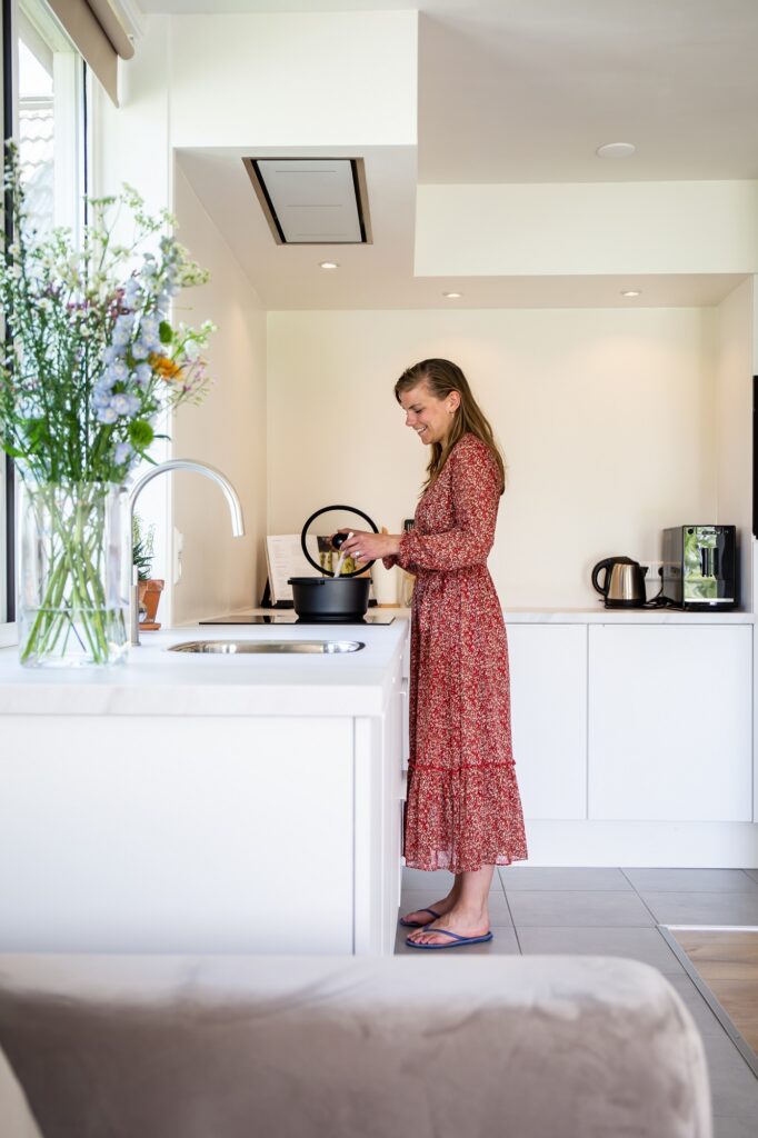 Under de Wol appartement 3 keuken koken licht appartement vakantie Friesland